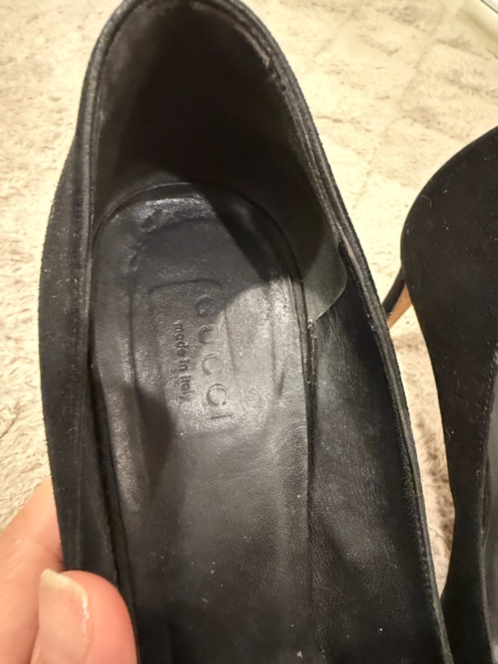 Gucci Women’s Black Suede Round -Toe Pumps - Picture 2 of 9